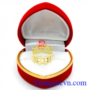 Và mẫu nhẫn được yêu thích đó là nhẫn chế tác kim tiền