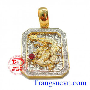 Mặt dây nam mạnh mẽ . Mặt dây chế tác hình rồng bay, thể hiện sự phóng khoáng, chí lớn của đấng nam nhi.