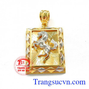 Mặt dây nam ngựa vàng là sản phẩm được chế tác 3D đệp tinh tế, mang lại vẻ sang trọng và quyền lực cho người đeo