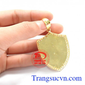 Mặt dây chuyền nam chạm khắc vàng 10k sáng bóng đảm bảo chất lượng hợp thời trang, sang trọng và phong thủy