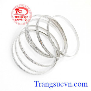 Tôn lên sự nhẹ nhàng, sang trọng cho phái đẹp. Vòng Tuần Vàng Trắng Tinh Xảo