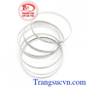 Vòng Tuần Vàng Trắng Tinh Xảo chế tác bằng công nghệ cao, phay tinh xảo sắc nét.