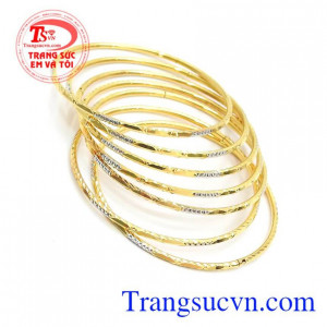 Vòng Tuần Vàng Tây May Mắn với 7 chiếc vòng mang ý nghĩa đem lại may mắn trong cả tuần xua đi điềm xấu, sự thiếu may mắn trong cuộc sống.