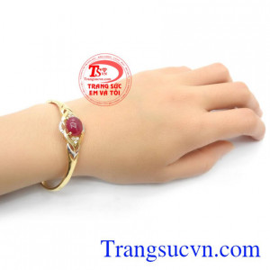 Phù hợp làm quà tặng trong các dịp ý nghĩa. Vòng Tay Ruby Thịnh Vượng