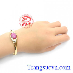 Ruby là biểu tượng cho sự thịnh vượng, bình an và may mắn,là món đồ phong thủy không thể thiếu cho phái đẹp. Vòng Tay Bình An May Mắn