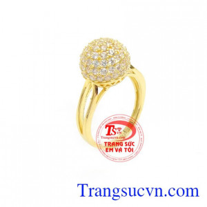 Nhẫn cầu may mắn là sản phẩm nhẫn nữ được chế tác tinh tế, sang trọng, kiểu dáng trẻ trung