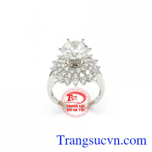 Nhẫn Nữ Vàng Trắng Thời Đại kiểu dáng sang trọng, tinh tế cho phái đẹp, phù hợp làm quà tặng trong các dịp ý nghĩa cho một nửa yêu thương