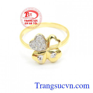 Cỏ 4 lá là biểu tượng của tình yêu và may mắn