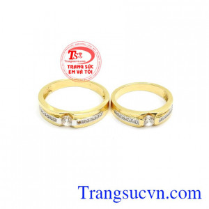 Chọn Nhẫn Cưới Hạnh Phúc Vàng Son là biểu tượng cho sự ràng buộc, gắn kết giữa hai con người xa lạ trở nên bền chặt, không điểm dừng và luôn bất diệt