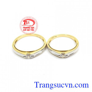 Nhẫn Cưới Tình Yêu Đôi Lứa là biểu tượng thiêng liêng thể hiện tình yêu của cặp vợ chồng với một sự gắn kết bền chặt, hạnh phúc viên mãn, minh chứng cho tình yêu lứa đôi