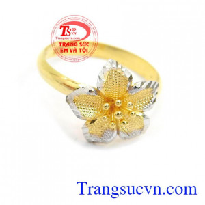 Nhẫn nữ hoa mai được bảo hành 6 tháng, giao hàng nhanh trên toàn quốc