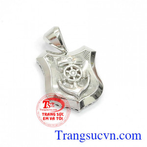 Mặt dây vàng trắng sang trọng là sản phẩm sản xuất theo công nghệ 3D mới