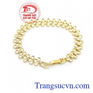 Sản phẩm phù hợp để đeo hàng ngày, đi hội họp và sự kiện. Lắc tay sang trọng