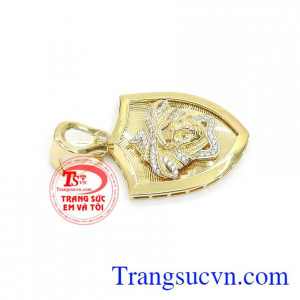 Sản phẩm chế tác tinh sảo, tỉ mỉ mang lại vẻ quyền uy, sang trọng cho người đeo