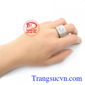 Nhẫn Vàng Trắng Đính Đá Mạnh Mẽ
