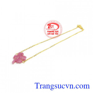 Lắc Chân Nữ Vàng Ruby  phù hợp làm quà tặng bạn gái những dịp ý nghĩa.