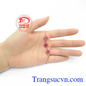 được nhiều phái đẹp ưa chuộng, là món quà ý nghĩa dành tặng người yêu thương.