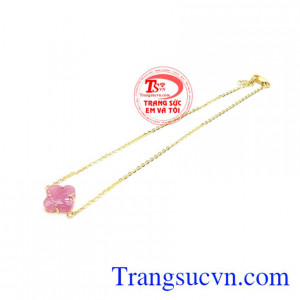 Lắc Chân Bình Yên May Mắn vì vậy là món trang sức và phong thủy được nhiều phái đẹp ưa chuộng.