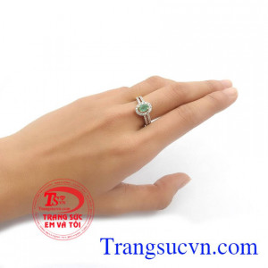 Nhẫn Nữ Emerald thiên nhiên