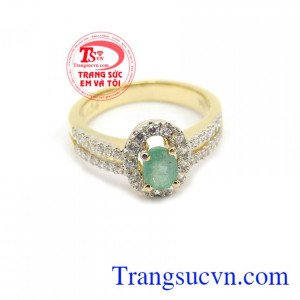 Đá quý Emerald được coi là bùa hộ mệnh đem lại may mắn, sức khoẻ, thành công 