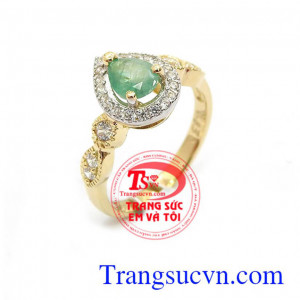Nhẫn nữ emerald sang trọng là sản phẩm đá emerald thiên nhiên, có giấy kiểm định, vẻ đẹp hoàn hảo mang đến sự sang trọng cho người đeo.