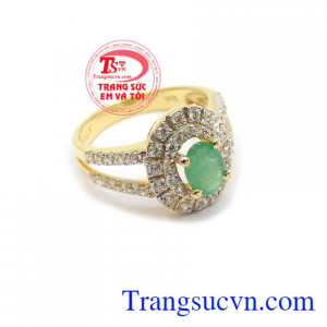 Công ty trang sức em và tôi chuyên cung cấp trang sức vàng, bạc, đá quý, ngọc trai, có giấy kiểm định, giấy bảo hành, giao hàng nhanh trên toàn quốc. Nhân nữ emeral thiên nhiên