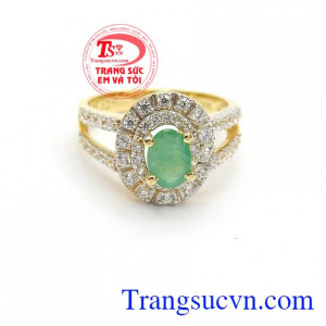 Đá emeral là một trong ba loại đá quý, mang lại hạnh phúc, may mắn cho người đeo. Nhân nữ emeral thiên nhiên