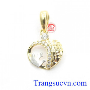 Mặt dây trái tim Queen được thiết kế đúng như tên gọi,Mặt dây trái tim Queen