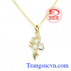 Mặt dây nơ quyến rũ