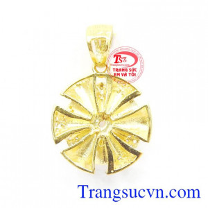 Một món quà ý nghĩa và độc đáo, tại sao chúng ta lại không tự thưởng cho mình sản phẩm đáng yêu này sau những ngày làm việc vất vả nhỉ,Mặt dây hoa cánh vàng