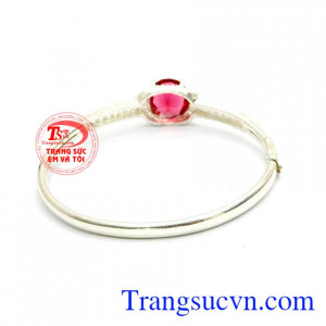 Vòng tay bạc đáng yêu