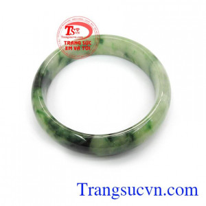 Vòng ngọc đẹp quý phái