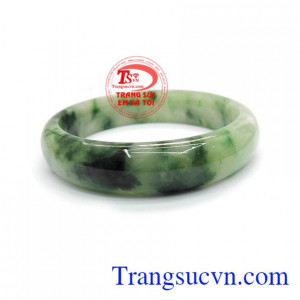 Vòng ngọc đẹp quý phái