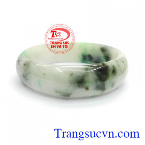 Vòng ngọc đẹp sang trọng