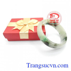 Vòng ngọc đẹp sang trọng