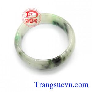 Vòng ngọc đẹp sang trọng