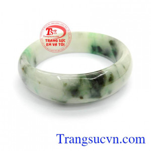 Vòng ngọc đẹp sang trọng