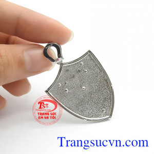 Mặt dây khiên rồng mạnh mẽ