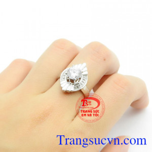 Nhẫn quý cô sành điệu