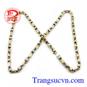 Dây chuyền nam hào hoa vàng 10k được chế tác từ vàng 10k, dây được nhập khẩu từ Italy, thiết kế đẹp mắt, mang phong cách trẻ trung. Sản phẩm bảo hành uy tín, giao hàng trên toàn quốc. Dây chuyền nam hào hoa vàng 10k