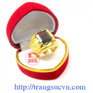 Nhẫn nam vàng 99.9 gắn đá Garnet cao cấp,  nhẫn nam vàng đính đá thiên nhiên, nhẫn nam vàng đẹp phù hợp phong cách thời trang phái mạnh.