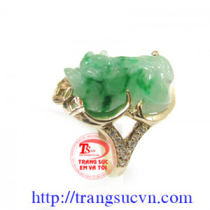 Nhẫn vàng màu tinh tế gắn tỳ hưu đá thiên nhiên, mang lại may mắn và hộ mệnh, Nhẫn nữ vàng tây dành cho phái đẹp