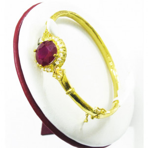 Lắc ruby bền đẹp, chất lượng, kiểu dáng sang trọng, quý phái. Lắc ruby là món quà tuyệt vời cho người yêu thương những dịp ý nghĩa. Lắc ruby thương hiệu uy tín, chất lượng, chế tác theo yêu cầu.