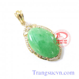Mặt dây được chế tác trên chất liệu vàng tây 14k,Chiếc mặt dây chuyền
