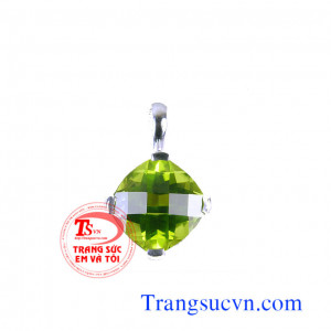 Mặt dây vàng tây gắn đá peridot thiên nhiên