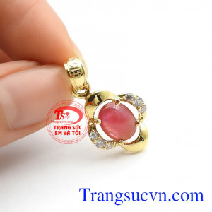Mặt dây vàng gắn đá quý ruby