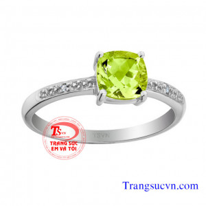 Nhẫn vàng tây gắn đá Peridot thiên nhiên 