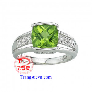 Nhẫn vàng tây gắn đá Peridot thiên nhiên
