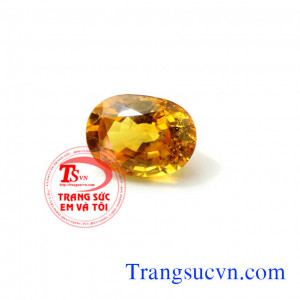 Đá Saphir vàng thiên nhiên   Tên đá: Saphir Vàng ( Natural yellow Sapphire)  Trọng lượng: 7,95 Carat  Kích thước: 13,00 x 9,50 / 7,00 mm  Hình dạng chế tác: Oval/Facet  Độ tinh khiết: Trong suốt  Xuất xứ: Việt nam  Có giấy kiểm định đá quý.