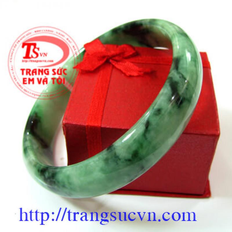 Vòng tay lớn ngọc jadeite